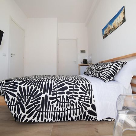 Residence Le Tre Piazze Сиракуза Екстериор снимка
