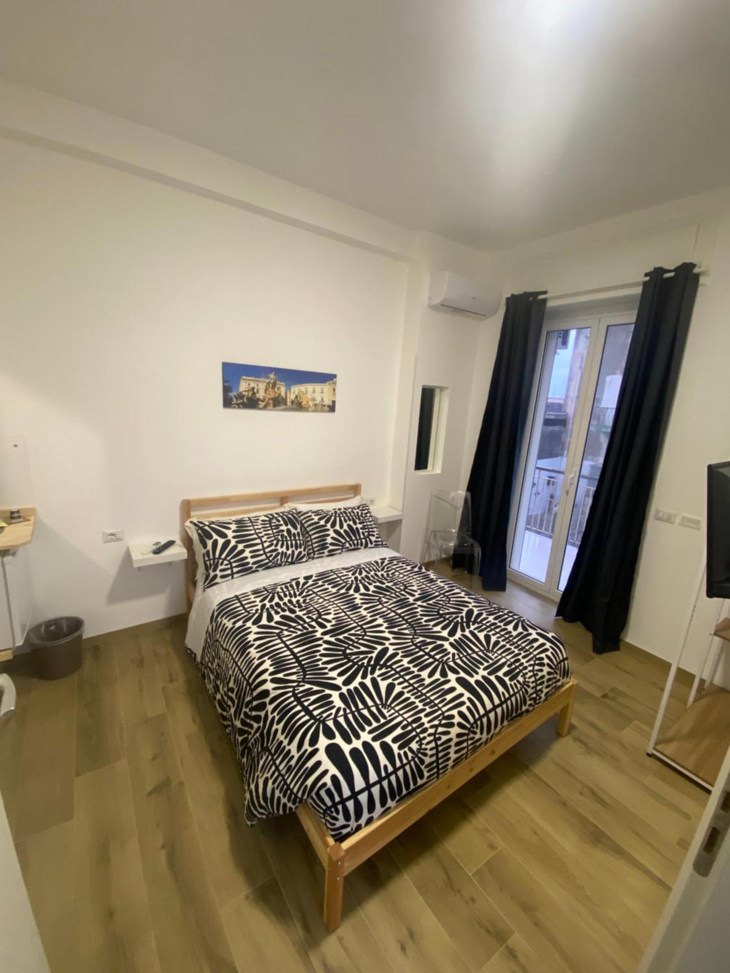 Residence Le Tre Piazze Сиракуза Екстериор снимка